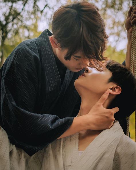 Couple Poses Reference Mlm, Gentle Kiss Reference, Hand On Cheek Reference Couple, Possessive Pose Reference, Intimate Reference Poses, About To Kiss Reference, Kiss Photo Reference, Gay Reference Poses, People Kissing Reference