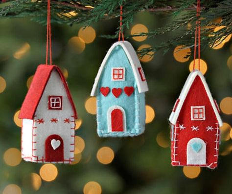 Decoracion Navidad Diy, Felt Houses, Diy Felt Christmas Ornaments, Felt House, Felt Crafts Christmas, Felt Christmas Decorations, House Ornaments, Felt Christmas Ornaments, Christmas Ornament Crafts