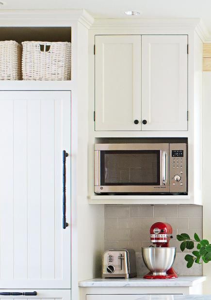 Doorless box units constructed above the refrigerator and/or under cabinets are easy, integrated solutions for storage baskets and a microwave. More from this kitchen: http://www.midwestliving.com/homes/decorating-ideas/country-kitchen-decorating-ideas/?page=5 Microwave Shelf, Microwave Cabinet, Ikea Inspiration, Microwave In Kitchen, Midwest Living, Decor Ikea, Kitchen Pantry Design, Country Kitchen Decor, Kitchen Decorating