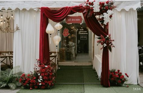 Wedding Decor Maroon, Red Wedding Arch, Maroon Decor, Asian Wedding Decor, Wedding Entrance Sign, Nikah Decor, Javanese Wedding, Entrance Arch, Birthday Greetings Funny