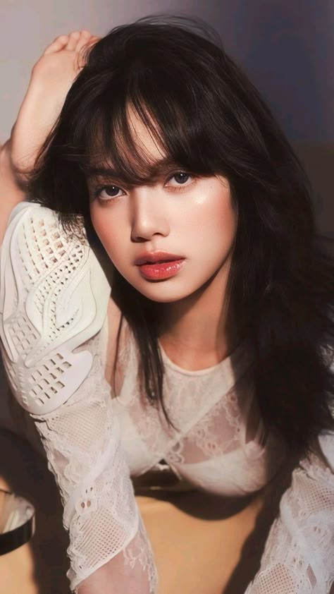 Lisa Makeup Look, Blackpink Singing, Lisa Makeup, Blackpink Rosé Photoshoot, Black Pink Lisa, Cheri Cheri Lady, Lisa Blackpink Instagram, Lisa Manoban, Modern Talking