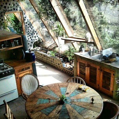 Earthship kitchen with big windows [500 × 500] - Imgur Boho Chic Kitchen, Earthship Home, Bohemian Kitchen, Lots Of Windows, Cob House, Earth Homes, Earthship, Kehlani, Chic Kitchen