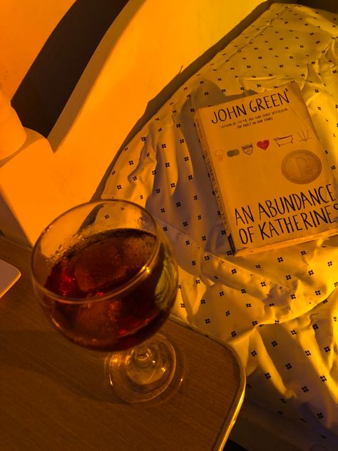 An Abundance Of Katherines Aesthetic, Jenna Core, An Abundance Of Katherines, Art Deco Illustration, Aesthetic Ideas, John Green, Rose Wine, Red Wine, Alcoholic Drinks