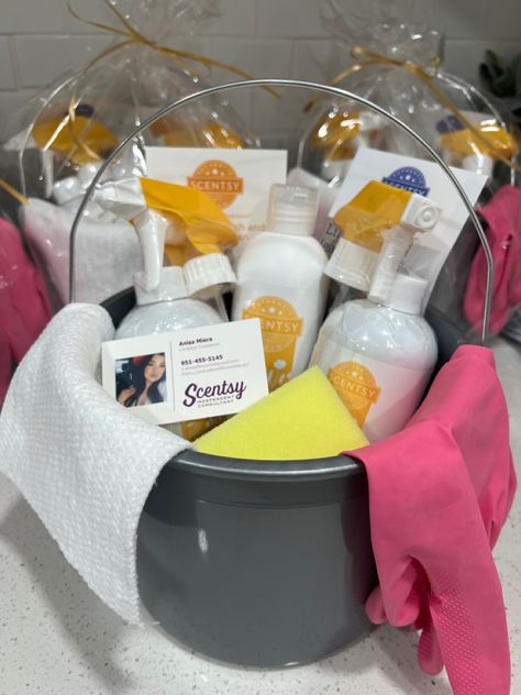 Scentsy Cleaning Bucket Ideas, Scentsy Cleaning Bucket, Spring Cleaning Basket, Diy Scentsy, Scentsy Clean, Summer Gift Baskets, Cleaning Bucket, Bucket Ideas, Scentsy Ideas