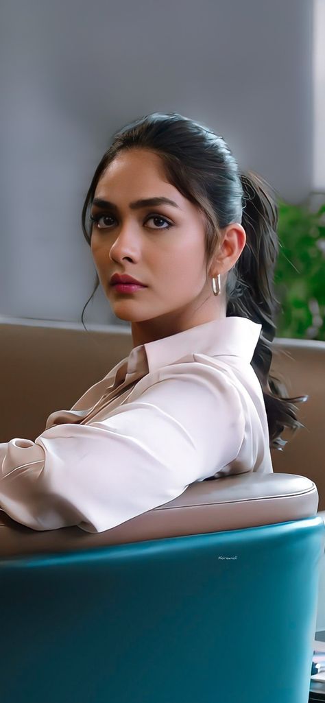 Mrunal Thakur wallpaper Thakur Wallpaper, Murnal Takur, Mrinal Thakur, Apache 160, Rani Mukherjee, Smile Drawing, Mrunal Thakur, Stylish Actresses, Best Friend Pictures Tumblr