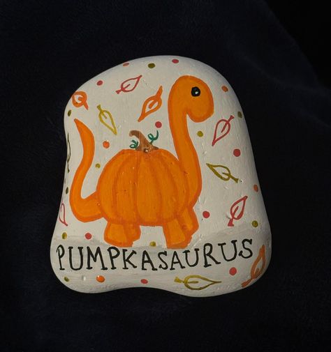 Dinosaur Rock Painting, Pumpkin Paints, Dinosaur Rock, I Got A Rock, Halloween Rocks, Painted Rocks Diy, Rock Ideas, Paint Rock, Rock Painting Designs