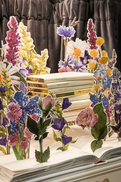 Anya Hindmarch Floral Window Display | Chelsea Flower Show by Millington Associates Floral Window Display, Flower Shop Design, Decoration Vitrine, Perfume Display, Store Window Displays, Christmas Window Display, Spring Window, Flower Window, Retail Windows