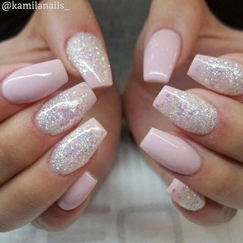 'Tis the season for sparkly nails Ombre Nails Glitter, French Nail Art, Nail Designs Glitter, Prom Nails, Accent Nails, Nail Art Hacks, Cute Nail Designs, Nail Arts, Nail Polishes