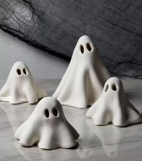 Ghost Tutorial, Grandma Camp, Ghost Crafts, Diy Jul, Model Magic, Ghost Diy, Magic Crafts, Halloween Clay, Air Dry Clay Projects