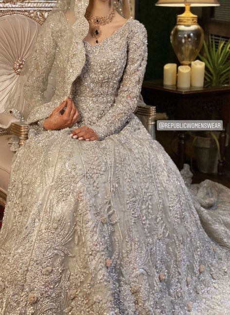 Pengantin India, Walima Dress, Desi Wedding Dresses, Nikkah Dress, Asian Wedding Dress, Asian Bridal Dresses, Bridal Dresses Pakistan, Pakistani Wedding Outfits, Bridal Dress Fashion