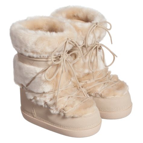 Ivory Synthetic Leather & Fur Snow Boots , Chloé, Girl 108.86 euros Fluffy White Snow Boots, Big Winter Boots, Winter Shoes 2024, Winter Boots Aesthetic, White Winter Boots, Fluffy Boots, Fur Snow Boots, Dr Shoes, Quoi Porter