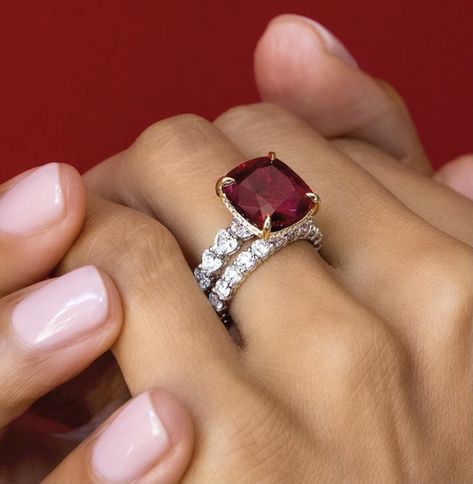 Ruby Ring Aesthetic, Vivian Lau, Beautiful Wedding Ring Sets, Dream Wedding Ring, Sparkly Accessories, Classic Wedding Rings, Beautiful Wedding Rings, Ruby Engagement Ring, Ruby Jewelry