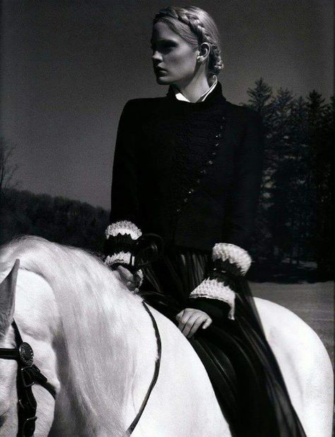 Tamara Lempicka, Equestrian Photoshoot, German Girls, Equestrian Chic, Horse Fashion, Anja Rubik, German Girl, German Women, Do It Better