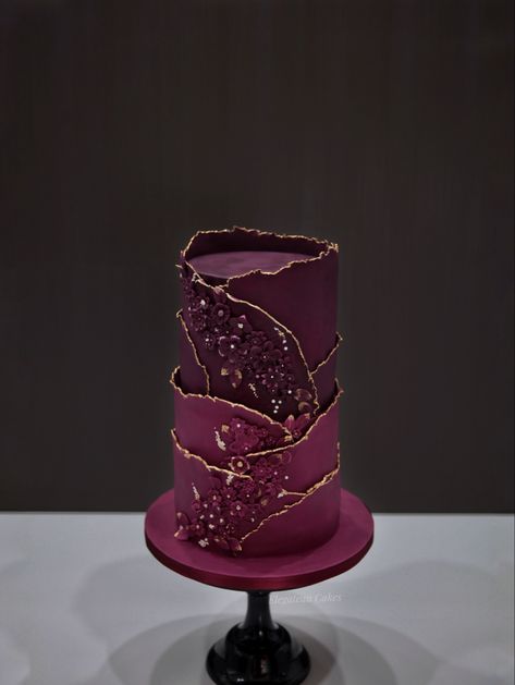 Burgandy Cake Design, Burgundy Cakes, Plum Wedding Cake, Bas Relief Cake, Birthday Cake For Women Elegant, Colourful Cake, Special Event Cakes, Big Wedding Cakes, Cool Cake Designs