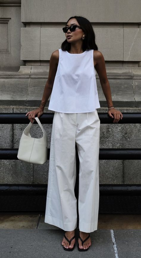 Minimal Casual Outfit, Classy Minimalist Outfits, All White Fit, Minimal Chic Summer, Minimal Summer Outfits, Minimalist Summer Outfit, Linen Summer Outfits, Trendy Outfit Inspo, Outfit Inspiration Women