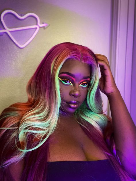 Glow In The Dark Hair, Makeup For Glow In The Dark Party, Uv Makeup Ideas Black Lights, Neon Uv Makeup, Neon Makeup Glow In The Dark, Uv Black Light, Front Lace Wigs Human Hair, Wig Styles, Dark Hair