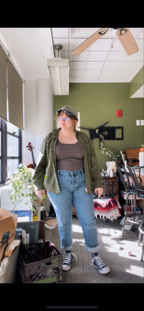 Plus Size Nonbinary Fashion, Plus Size Androgynous Fashion, Bisexual Outfits Style, Plussize Aesthetic, Lesbian Fashion Tomboy, Bisexual Outfits, Bisexual Fashion, Nature Goth, Queer Outfits