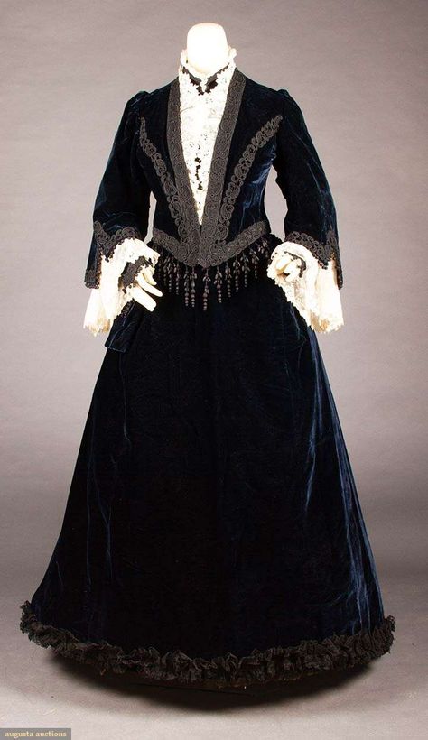 VELVET & LACE DINNER GOWN, LATE 1890s Lace Dinner Gown, Blue Gowns, Dinner Gown, 1890s Fashion, 19th Century Fashion, Old Dresses, Victorian Clothing, Clothing And Textile, Vintage Gowns