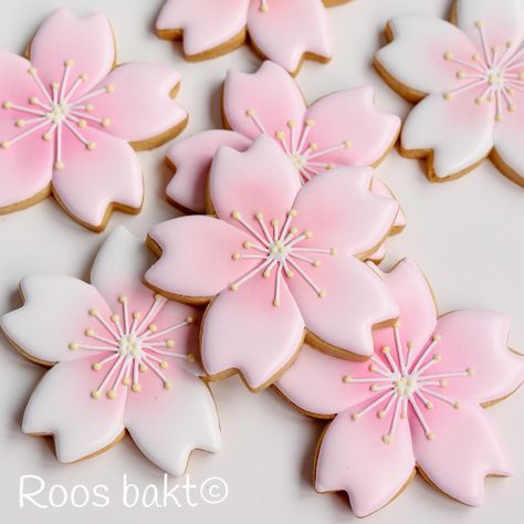 #flowercookies hashtag on Instagram • Photos and Videos Cherry Blossom Wedding Theme, Cherry Blossom Party, Sakura Wedding, Pink Snacks, Cherry Blossom Theme, Royal Icing Flowers, Blossom Cookies, Cookie Videos, Cherry Blossom Wedding