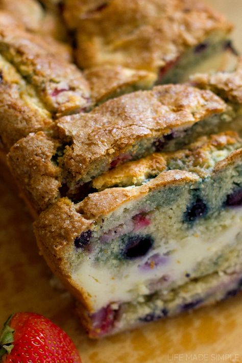 Strawberry Blueberry Bread Recipe, Blueberry Strawberry Bread, Blueberry Bread Recipe, Food Strawberry, Life Made Simple, Sweet Interior, Blueberry Loaf, Cream Cheese Bread, Cake Loaf