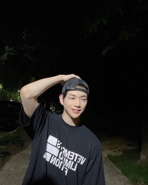 Kang Daniel boasted visuals in his new Instagram picture, posted on June 25. Rookie Cops, Korean Characters, Daniel Kang, Daniel 3, Prince Daniel, Daniel K, Kang Daniel, Produce 101, Wanna One