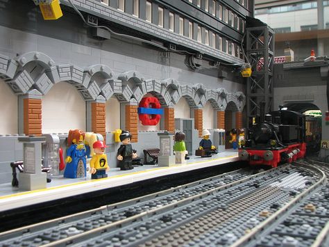 Lego Subway, Lego City Display, Lego Train Station, Lego Station, Underground Party, Lego Hospital, Lego Track, Lego London, Lego Design Ideas