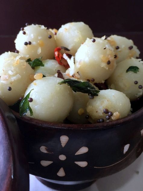 Ammini Kozhukattai are rice flour dumplings that are steamed, cooked and tossed in a tempering to make this Ganesh chaturthi snack. Rice Flour Dumplings Recipe, Flour Dumplings Recipe, Recipe With Rice Flour, Kozhukattai Recipe, Recipe With Rice, Rice Flour Recipes, Flour Dumplings, Modak Recipe, Rice Dumpling