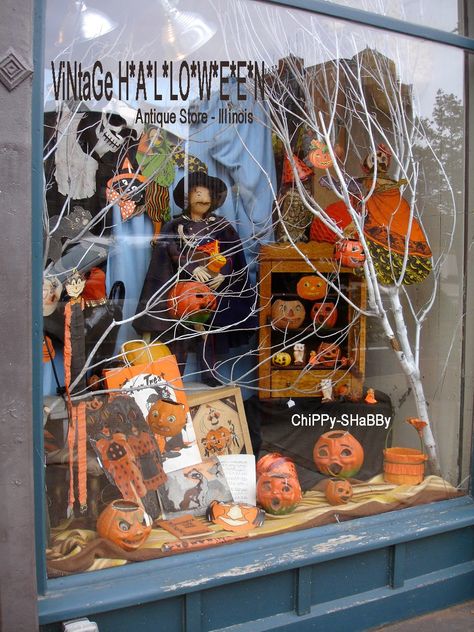 halloween bridal window displays | ChiPPy! - SHaBBy!: ViNtAGe H*A*L*LO*W*E*E*N Window Display Halloween Store Windows, Halloween Store Display, Halloween Window Display, Autumn Window Display, Window Display Retail, Store Window Displays, Winter Window, Sticker Decoration, Halloween Window