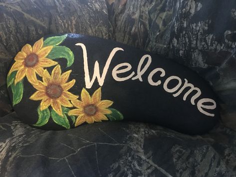 Rock Painting Ideas Welcome, Rock Painting Welcome Signs, Painted Rock Welcome Sign, Welcome Rocks Painted, Welcome Rock Painting, Sunflower Rock Painting, Large Rock Painting Ideas, Large Garden Stones, Painted Bricks Crafts