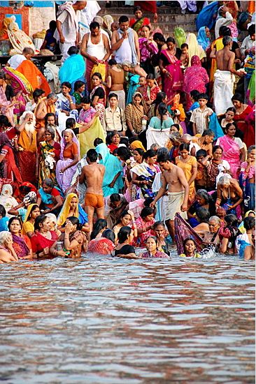 during monsoon season in India. Chhath Puja Wallpaper, D Boss Images, Chhath Puja Photo, River Bath, Indian Culture And Tradition, Chhath Puja, Monsoon Season, Indian Colours, Double Meaning