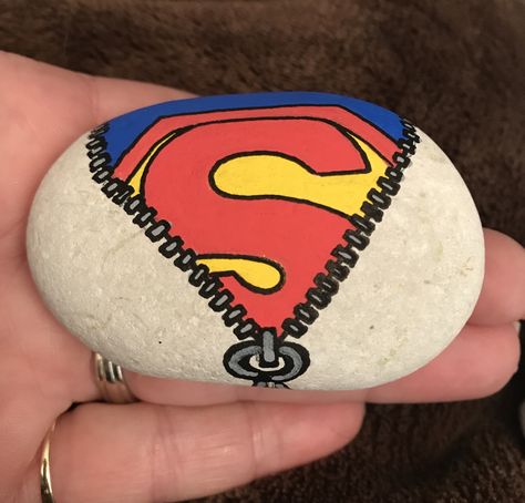 Superman Rock Painting, Star Wars Rocks Painting, Inspirational Rocks, Garden Rock Art, Diy Rock Art, Rock Painting Ideas, Stone Art Painting, Painted Rocks Kids, Painted Rocks Craft