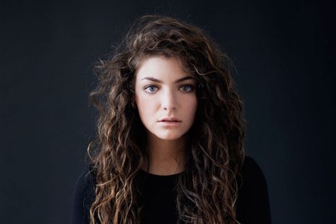 Lorde | Hair Inspiration Lorde Hair, Tears Of Joy, Lorde, Hair Envy, Long Curly Hair, Curly Girl, Long Curly, Girl Crush, Henna Designs