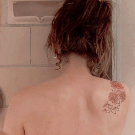 Becca Pitch Perfect, Pitch Perfect Beca, Beca Mitchell, Perfect Tattoo, Pitch Perfect, Shoulder Tattoo, Future Tattoos, Tattoos And Piercings, I Tattoo