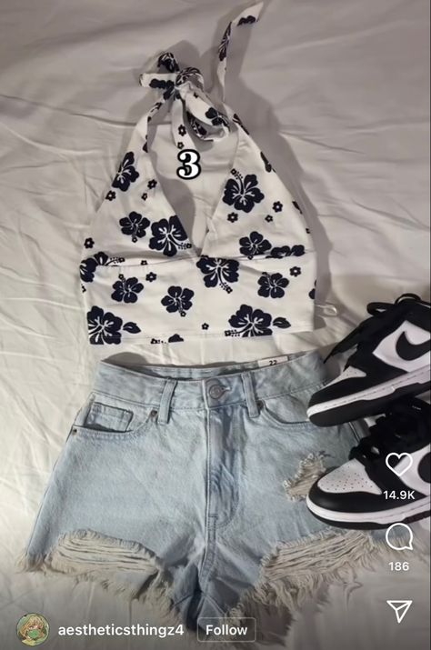 Summer outfit with halter top and shorts Summer Clothes Aesthetic Shorts, Cute Summer Outfits Aesthetic Shorts, Summer Outfits Halter Tops, Halter Top Summer Outfits, Outfit Inspo Y2k Summer, Crop Top And Shorts Outfit Summer, Summer Outfits Y2k Shorts, Summer Outfit Inspiration 2024, Summer Outfits Aesthetic Shorts