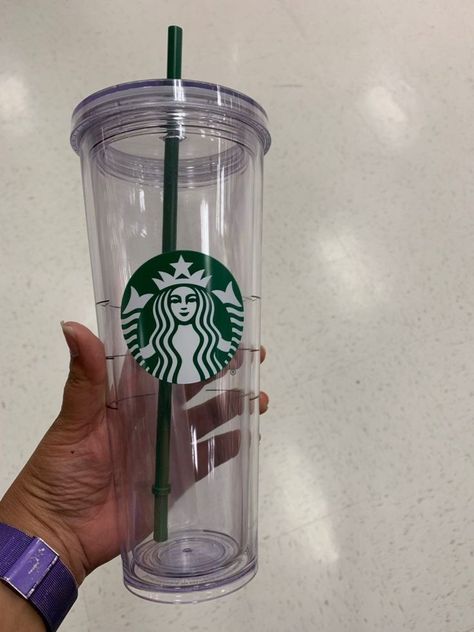 Minuman Starbucks, Copo Starbucks, Coffee Frappuccino, Starbucks Cup Design, Starbucks Valentines, Rhinestone Cups, Clear Cups, Cute Water Bottles, Mia 3