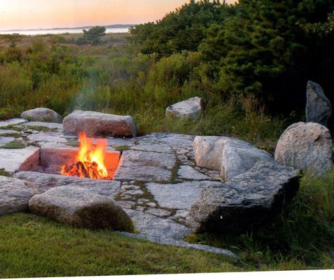 Mountain Fire Pit, Fire Pit Rocks Natural Stones, Slate Fire Pit, Boulder Fire Pit, Outdoor Fire Pit Ideas, Natural Fire Pit, In Ground Fire Pit, Fire Pit With Rocks, Fire Pit Ideas