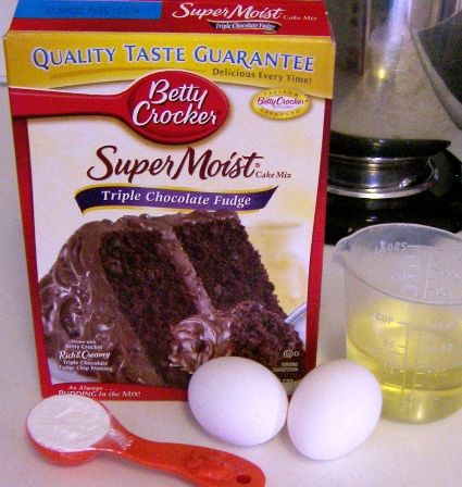 Did you know you can make cookies from any box of cake mix?    Just add 2 eggs and 1/3 cup oil to any 18 oz mix.   Drop into 1-inch mounds and bake at 350 degrees for 8 minutes for delicious and easy cookies. Cake Mix Into Cookies, Make Cookies, Cherry Chocolate, Cake Mix Recipes, Cake Mix Cookies, Yummy Sweets, Tea Cakes, Betty Crocker, Easy Cookies