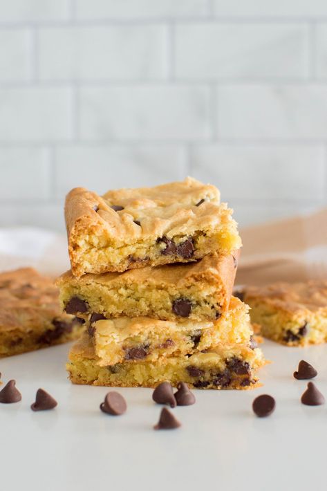 Cake Mix And Vanilla Pudding, Easy Cookie Bars, Chocolate Chip Cookie Bar, Cookie Bars Easy, Gooey Chocolate Chip Cookies, Make Chocolate Chip Cookies, Holiday Baking Recipes, Chocolate Chip Cookie Bars, Vegetarian Cake