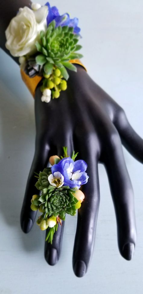 Corsage Prom Unique, Prom Flowers 2024, Prom Corsage Trends 2024, Unique Prom Corsage Ideas Fresh Flowers, Unique Prom Corsage Ideas, Ring Corsage, Floral Corsage Bracelet, Corsage Homecoming Amazon.com, Prom Rings