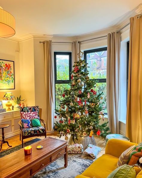 Bay Window Christmas Tree, Bay Window Christmas Decor Ideas, Bay Window Christmas, Bay Window Christmas Decor, Window Christmas Decor Ideas, Christmas Decor Ideas Living Room, Edwardian Villa, Kitty Mccall, Window Christmas Tree