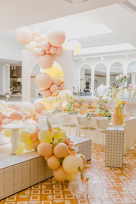 Bridal Shower Inspo, Daisy Party, Spring Bridal Shower, Tropical Bridal, Tropical Bridal Showers, Bridal Shower Inspiration, Pastel Balloons, Shower Inspiration, Bridal Shower Brunch