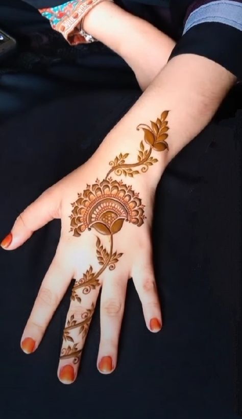 Back Hand Henna Design, Back Hand Henna, Mehndi Designs 2018, Mehndi Designs Bridal Hands, Latest Henna Designs, Mehndi Designs For Kids, Simple Mehndi Designs Fingers, Modern Mehndi Designs, Full Mehndi Designs