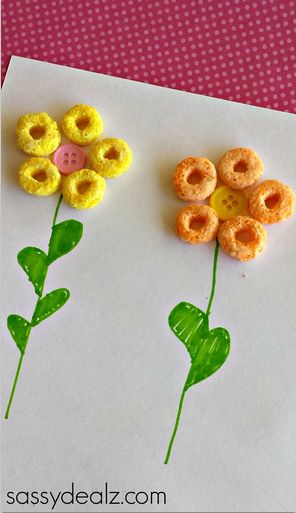 Simple Fruit Loops Flower Craft for Kids #Spring craft | CraftyMorning.com Mothersday Craft, Dayhome Ideas, Spring Flower Crafts, Flower Crafts Kids, Crafty Morning, Buena Park, Aged Care, Spring Crafts For Kids, Fruit Loops