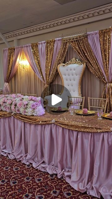 Main Table Quinceanera, Quinceanera Main Table Ideas, Quince Court Table, Flower Quince, Masquerade Quince, Quince Court, Green Quinceanera Theme, Green Quinceanera, Quinceanera Theme