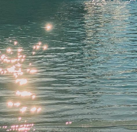 Light Reflecting On Water, Sunny Weather Aesthetic, Warm Weather Aesthetic, Feather Aesthetic, Sun On Water, Sunny Day Aesthetic, Sparkly Water, Sunlight On Water, Glowing Water