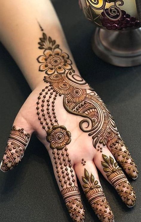 Check out this amazing and attractive Arabic Designs.... #SimpleMehndiDesigns #arabicmehndidesigns #mehndidesignssimple #mehndidesignslatest #mehndidesigns#mehndi #arabicmehndi Latest Arabic Mehndi Designs, Simple Arabic Mehndi, Front Mehndi Design, Simple Arabic Mehndi Designs, मेहंदी डिजाइन, Mehndi Designs 2018, Simple Mehndi Designs Fingers, Tattoo Henna, Stylish Mehndi