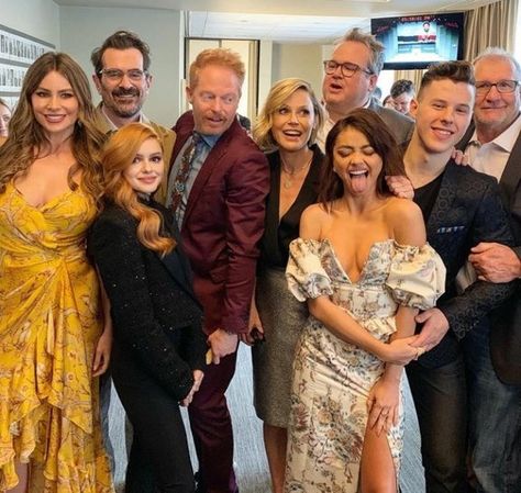 Modern Family Cast, Ariel Winter, Sarah Hyland, Celebrity Families, Family Doctors, Blind Date, Family Funny, Sarah Jane, Sofia Vergara