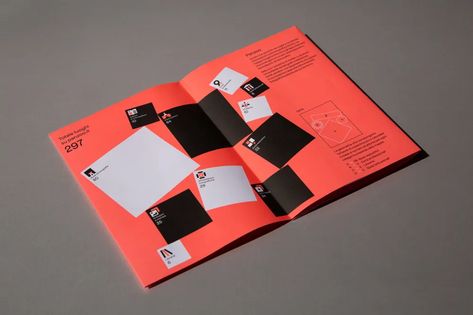 Panzoo’s Free Pocket Guide To Discover All That Rome Has To Offer – PRINT Magazine Annual Report Layout, Typography Magazine, Colorplan Paper, Data Visualization Design, Infographic Design Inspiration, School Photography, Publication Design, Book Layout, Project Photo