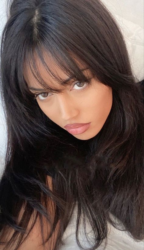 Kimberly Hair, Haircut With Curtain Bangs, Long Wolfcut Haircut With Bangs, Wolfcut Hair Long, Bangs Straight, Brown Hair Inspo, Layered Haircuts For Medium Hair, Haircut Straight, Haircut With Bangs