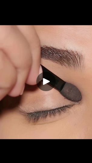 75M views · 461K reactions | If you're a beginner or a pro at makeup #reels #makeup #makeuptutorial #makeupartist #makeuphacks #smokeyeye | Smitha Deepak Make Up Hack, Smitha Deepak, Make Up Tips And Tricks, Eye Makeup Application, Best Diet Foods, Eyeshadow Tutorials, Good Diet, Cute Date Ideas, Make Up Tutorials